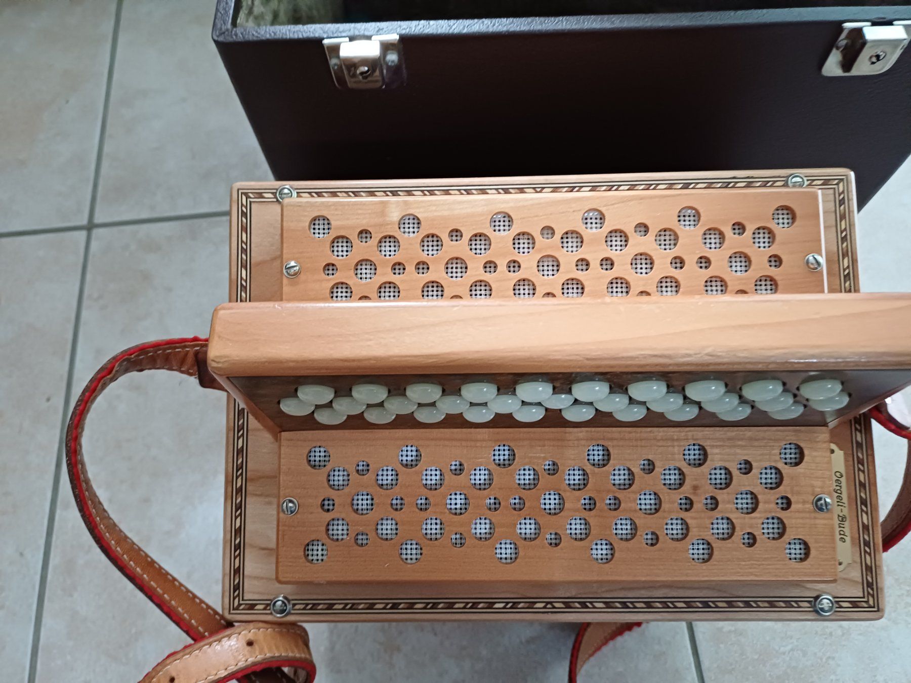 Strumenti musicali: Schwyzerörgeli B-ES Kirschbaum /rot 2-chörig/1992 Versand ja – Usato da Teufen ZH venduto da StanTeufen 5