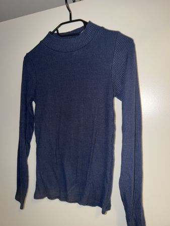 Pullover  dunkelblau Stehkragen guter Zustand grösse XS-S
