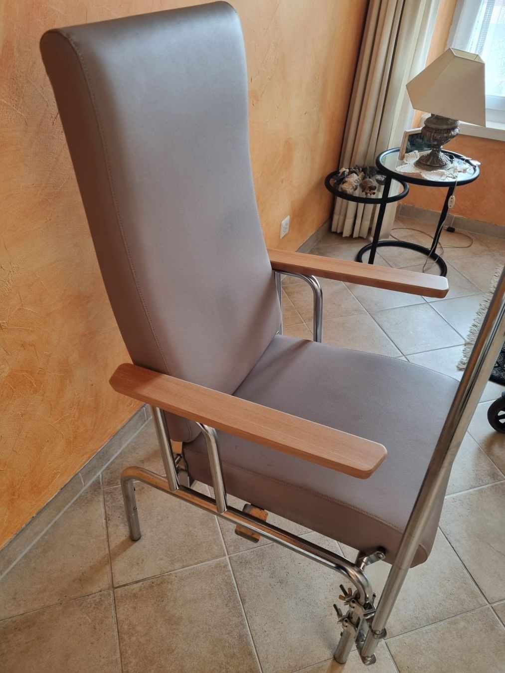 Lettini & sedie per cosmetici: Fauteuil patient – Usato da Vufflens-la-Ville venduto da vin_5qck 1
