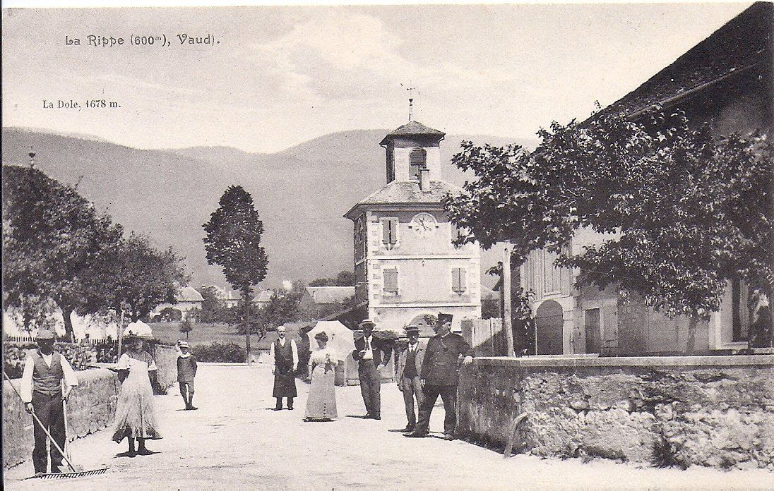 Cartoline postali: LA RIPPE, centre du village – Usato da Les Verrières venduto da Scampi0
