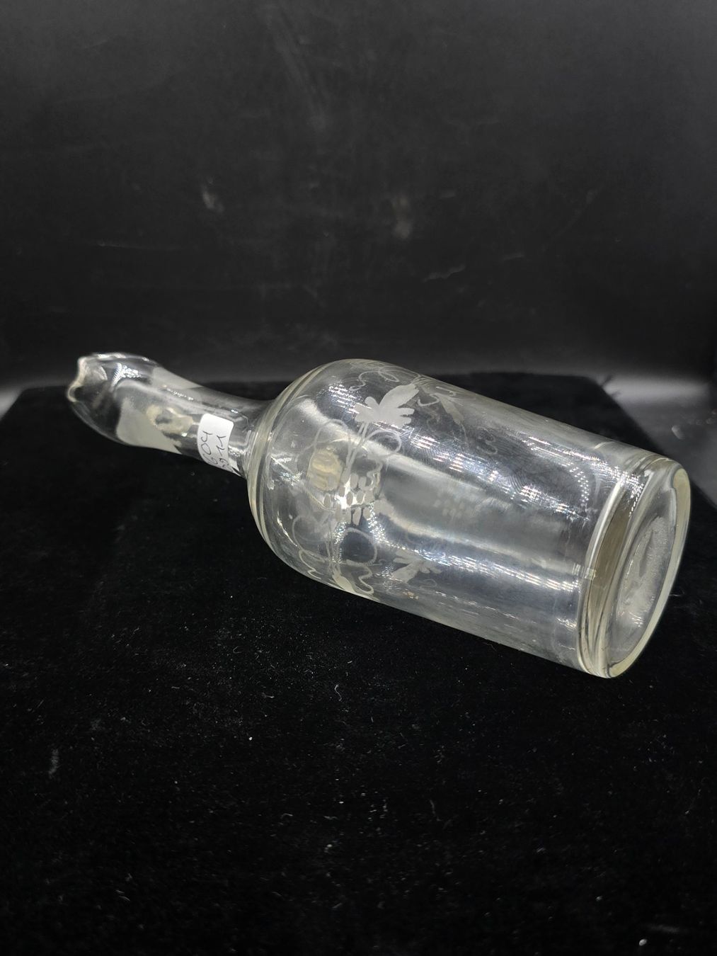Carafes: Antike Karaffe Glas geritzt – D'occasion à Rorschacherberg par snOOpydOg11 1
