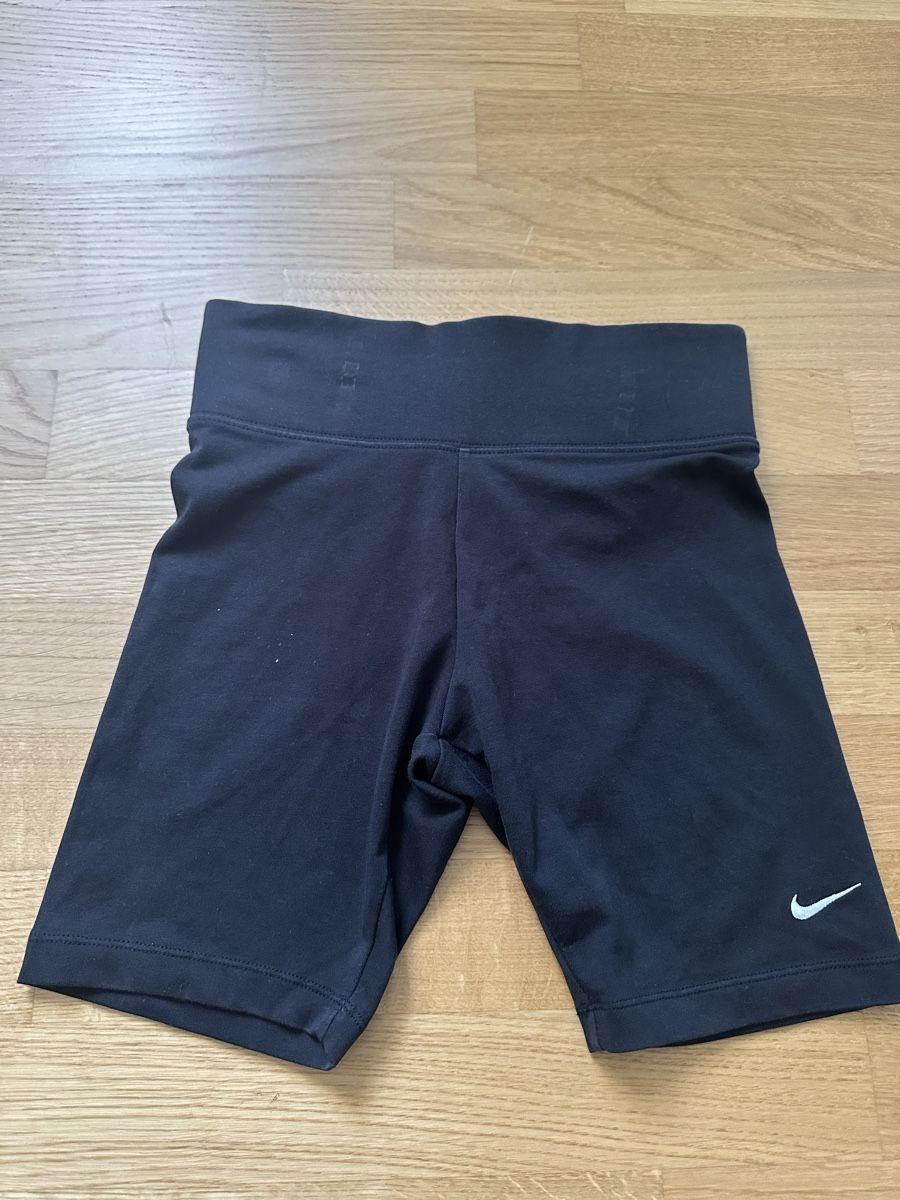 Nike Hosen: Nike Shorts, schwarz – Gebraucht aus Zürich von nou_kx9g
