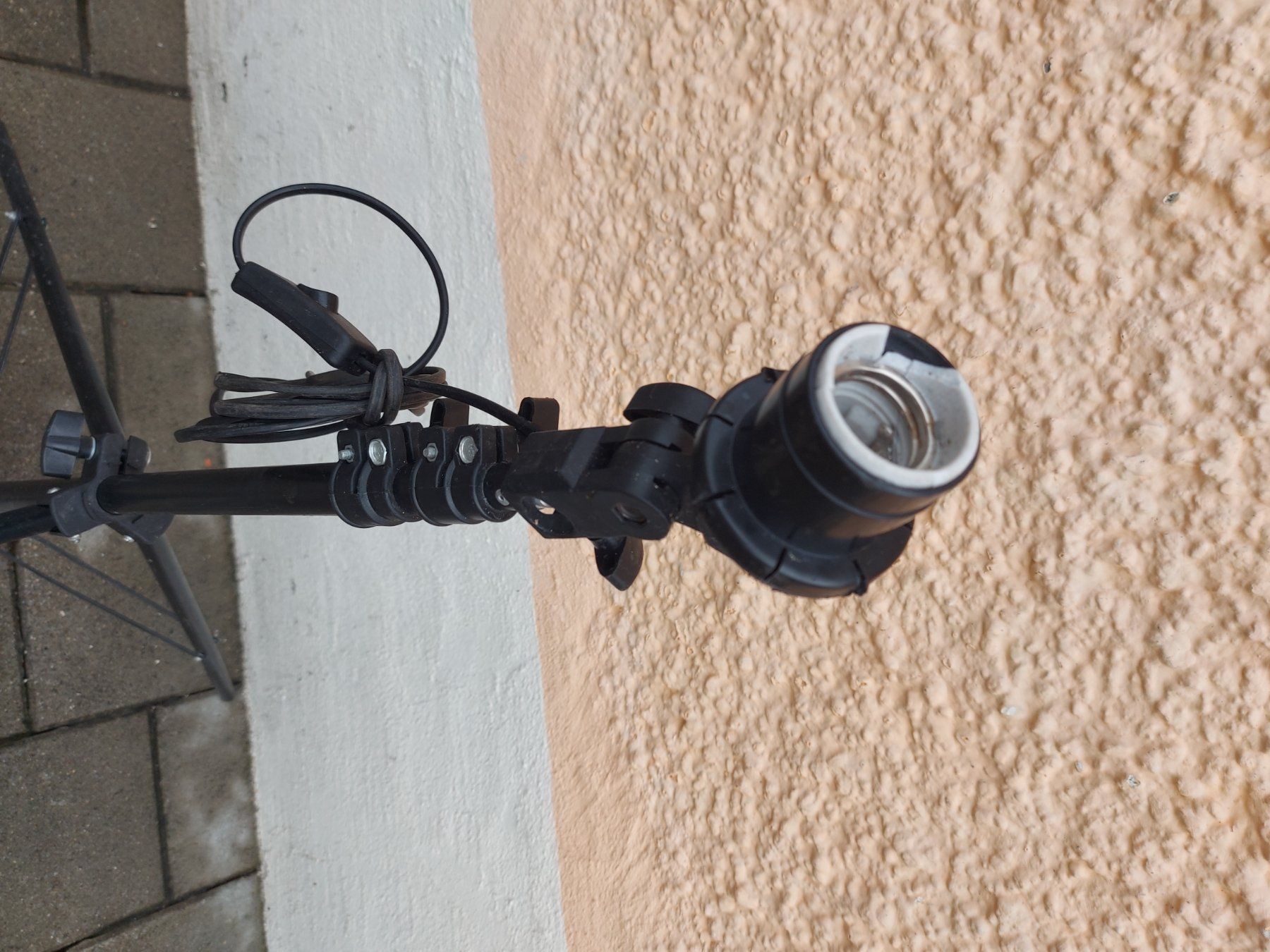 Stative & Stativköpfe: schwarzes Teleskop-Stativ; Lampenstativ; mit E27Sockel – Gebraucht aus Rheinau von profitronic.shop 8