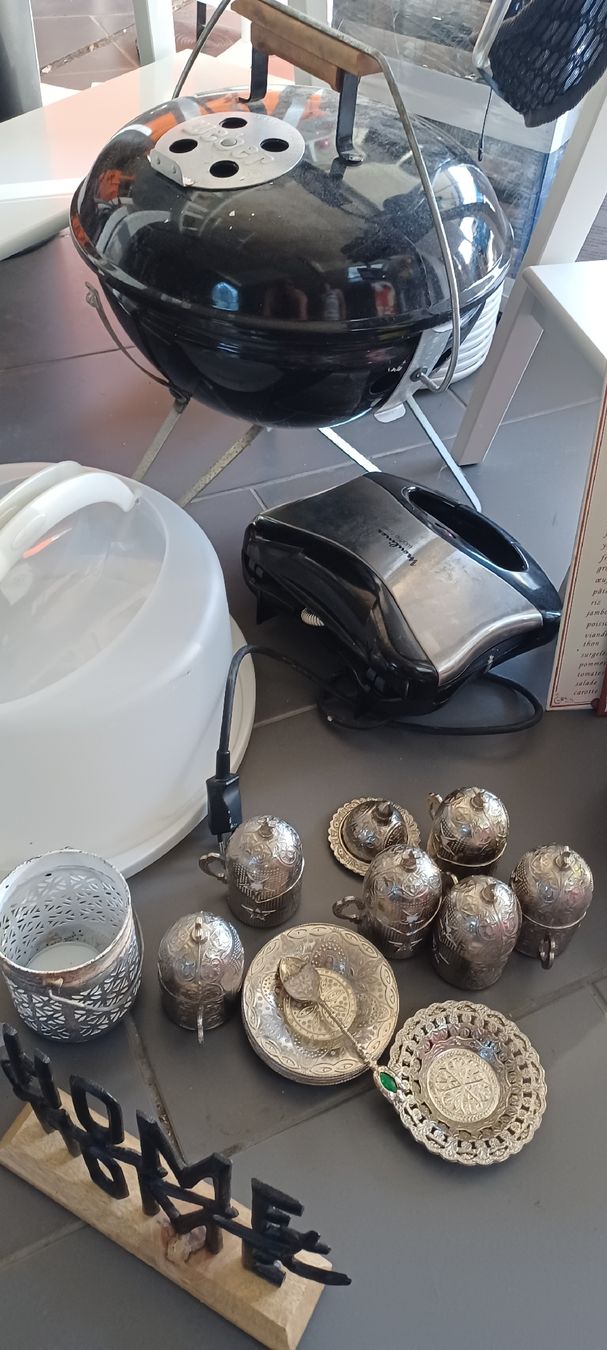 Tutte le decorazioni: Flohmarkt Räumung grill Deko set ab 1.- – Usato da Dürrenäsch venduto da Uliu 7