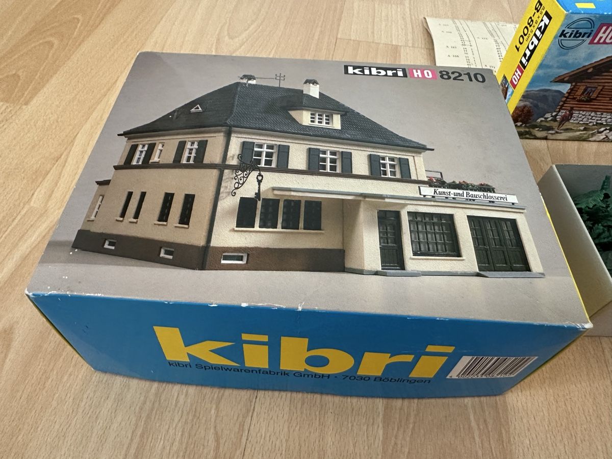 Baukästen: Kibri Modellhaus inklusive Baum – Neu und originalverpackt aus Chur von Sim7000 1