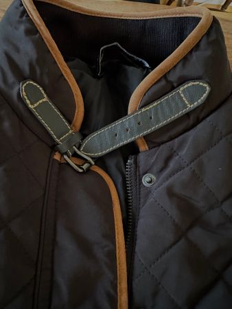Steppjacke tailliert von ZARA, Farbe schwarz (S)