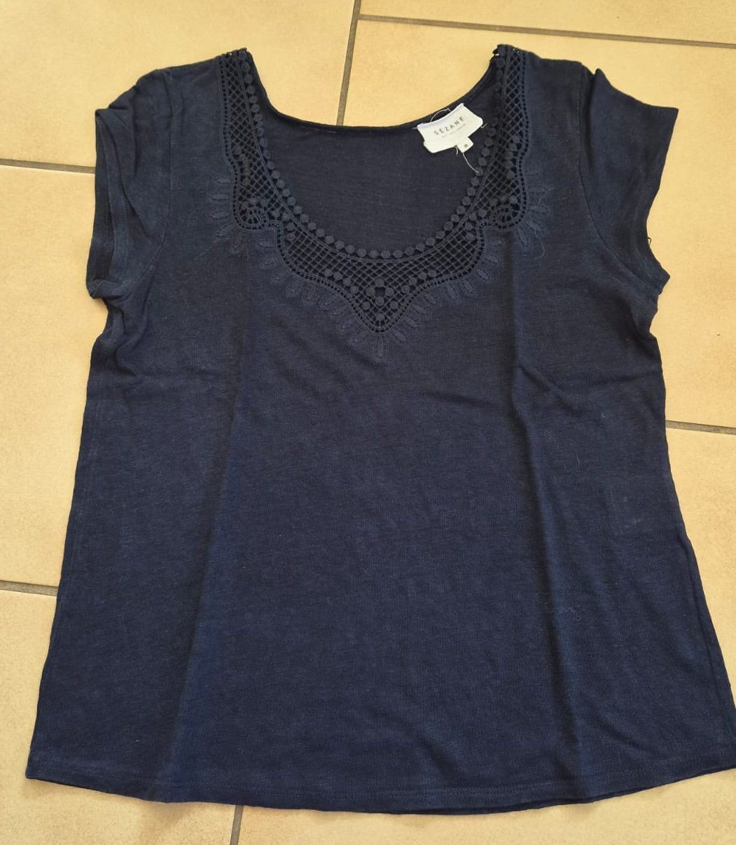 Sezane T-shirt: T-shirt Sézane – Usato da Arnex-sur-Orbe venduto da kprt