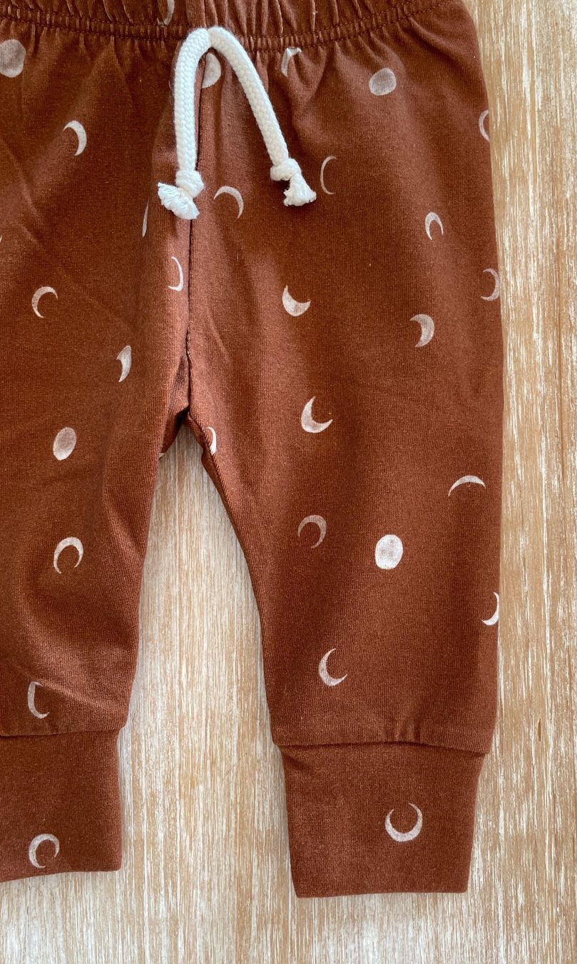 Pantaloni: Leggins mit Mondprint, Grösse 86 – Nuovo (secondo la descrizione) da Burgdorf venduto da Crown. 2