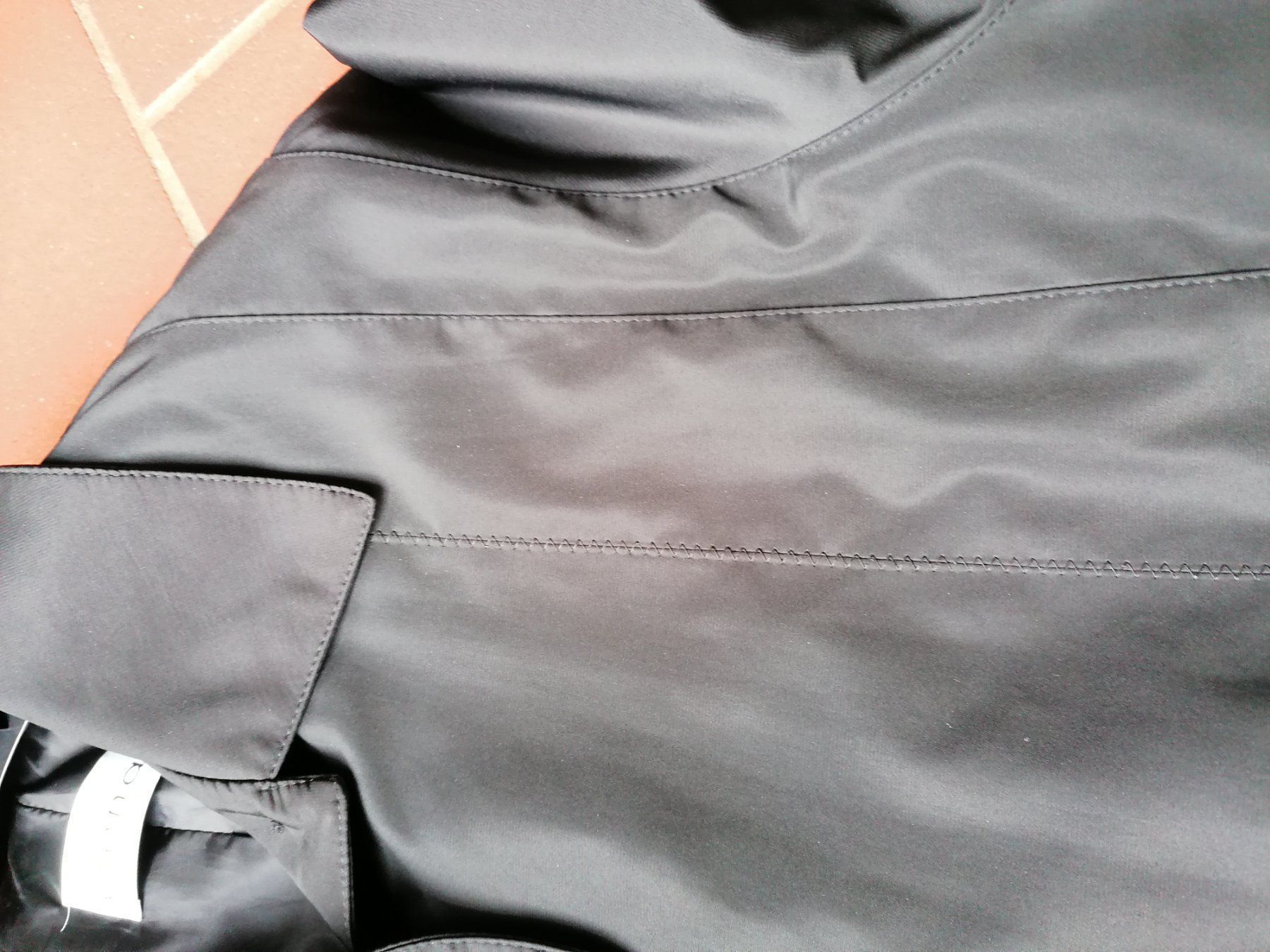 Cappotti: Kurz Mantel schwarz xxl – Usato da Bedigliora venduto da Dolcezza0 9