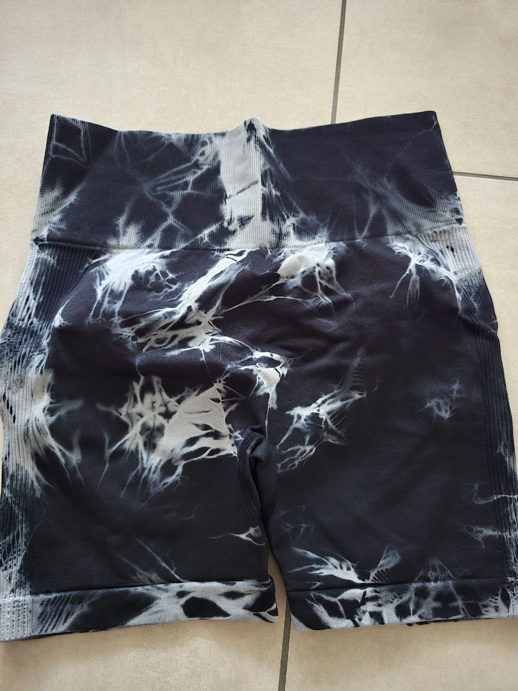 Leggings: Batik Shorts - Grösse M – Nuovo e nell'imballaggio originale da Rickenbach b. Wil venduto da Kth_v8