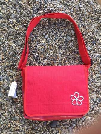 Sac rouge à bandoulière artisanale NEUF