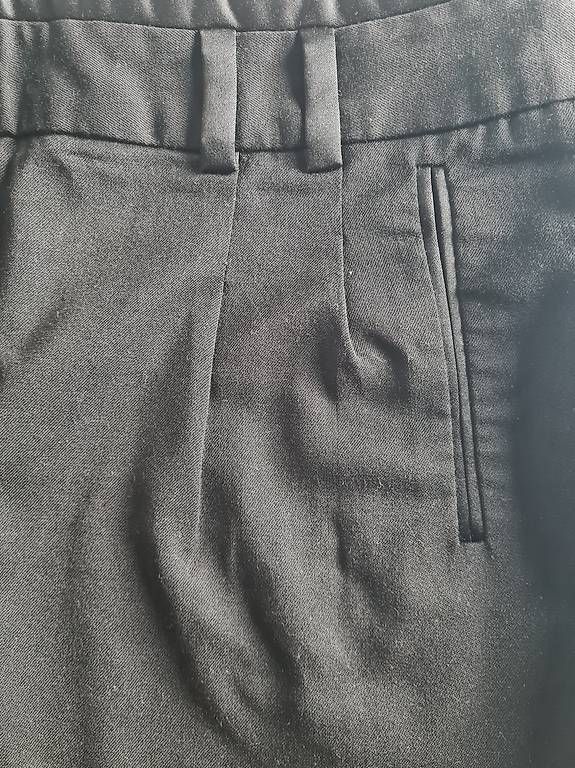 Mango Pantaloni: Short MANGO neuf (38Eur) – Usato da Epalinges venduto da mux_vc5l 3
