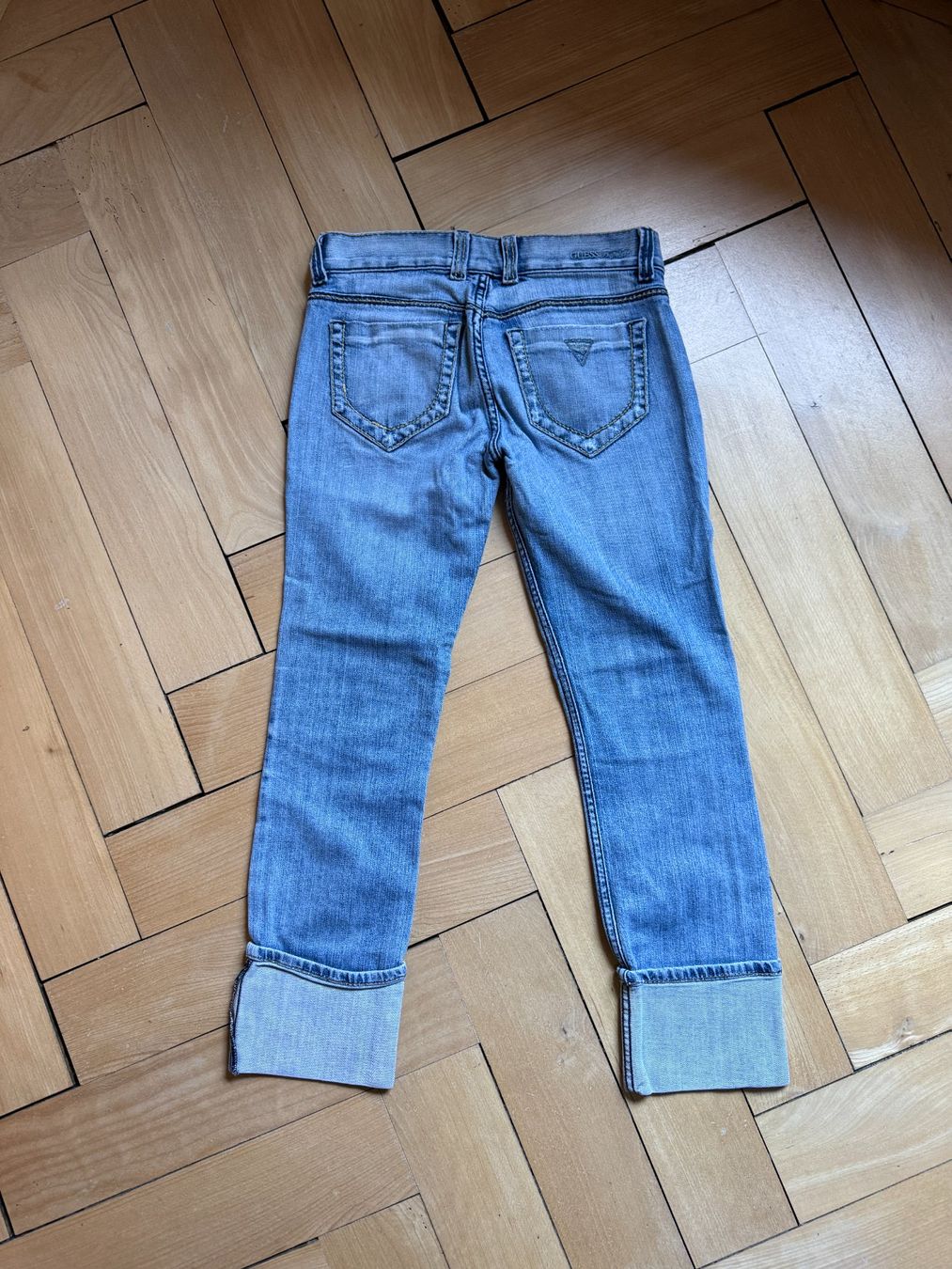 Guess Jeans: GUESS - Hüftjeans hellblau 27 – Usato da Zürich venduto da Diazaio 2