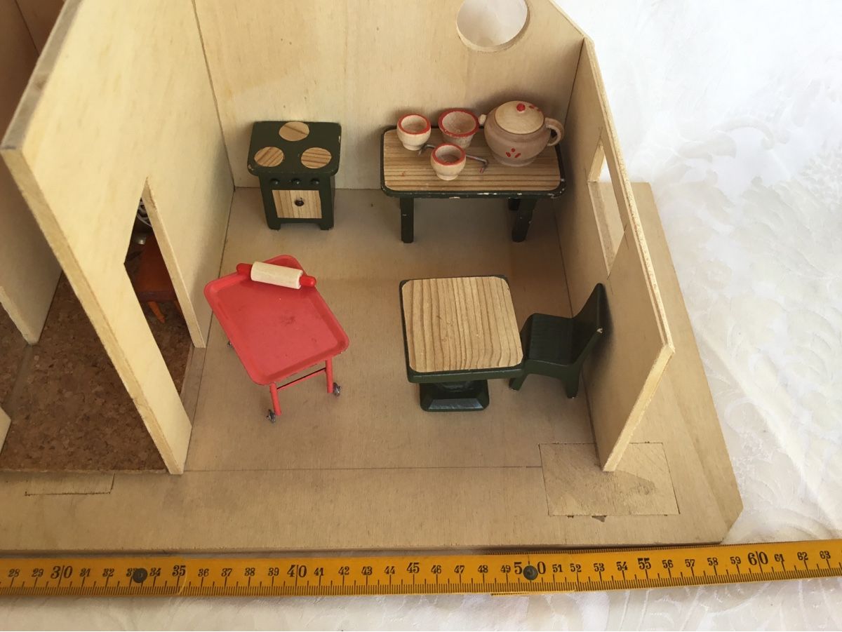 Puppenhäuser & -möbel: Älteres Puppenhaus Projekt – Gebraucht aus St. Gallen von chamilla 1