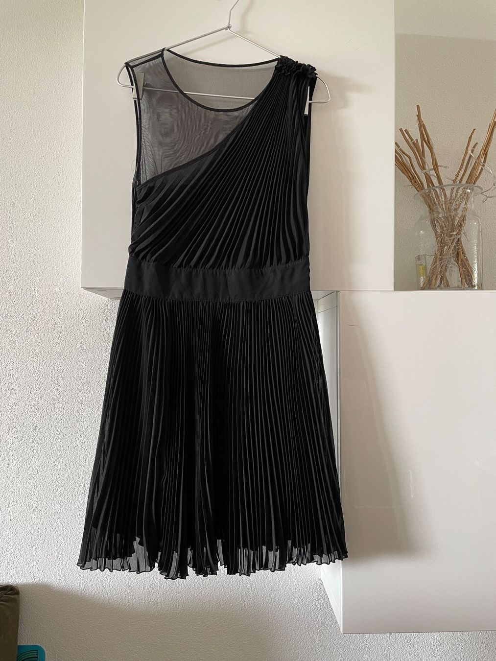 Kleider: Cocktailkleid von Warehouse NP-120Fr. – Gebraucht aus Felben-Wellhausen von begean