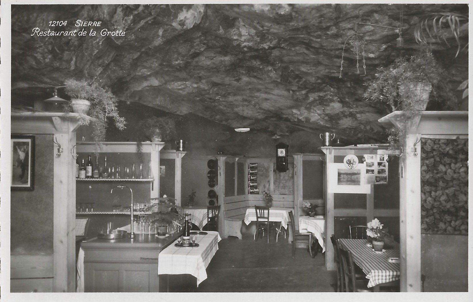 Cartoline postali: Sierre, Restaurant de la Grotte – Usato da Frauenfeld venduto da Merk52
