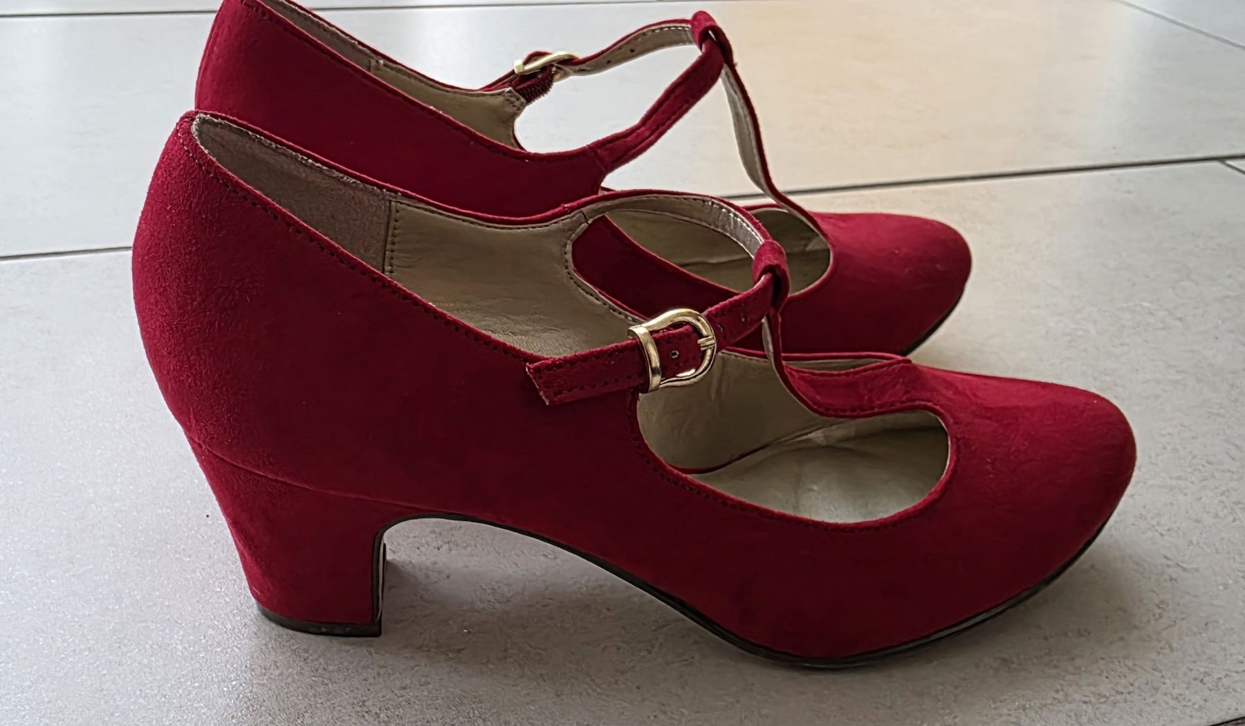 Scarpe da donna: Rote Pumps Grösse 38 neuwertig – Nuovo (secondo la descrizione) da Eschlikon TG venduto da pet_kxn2 1
