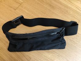 Schwarze Bauchtasche für Sport und Freizeit – Neuwertig