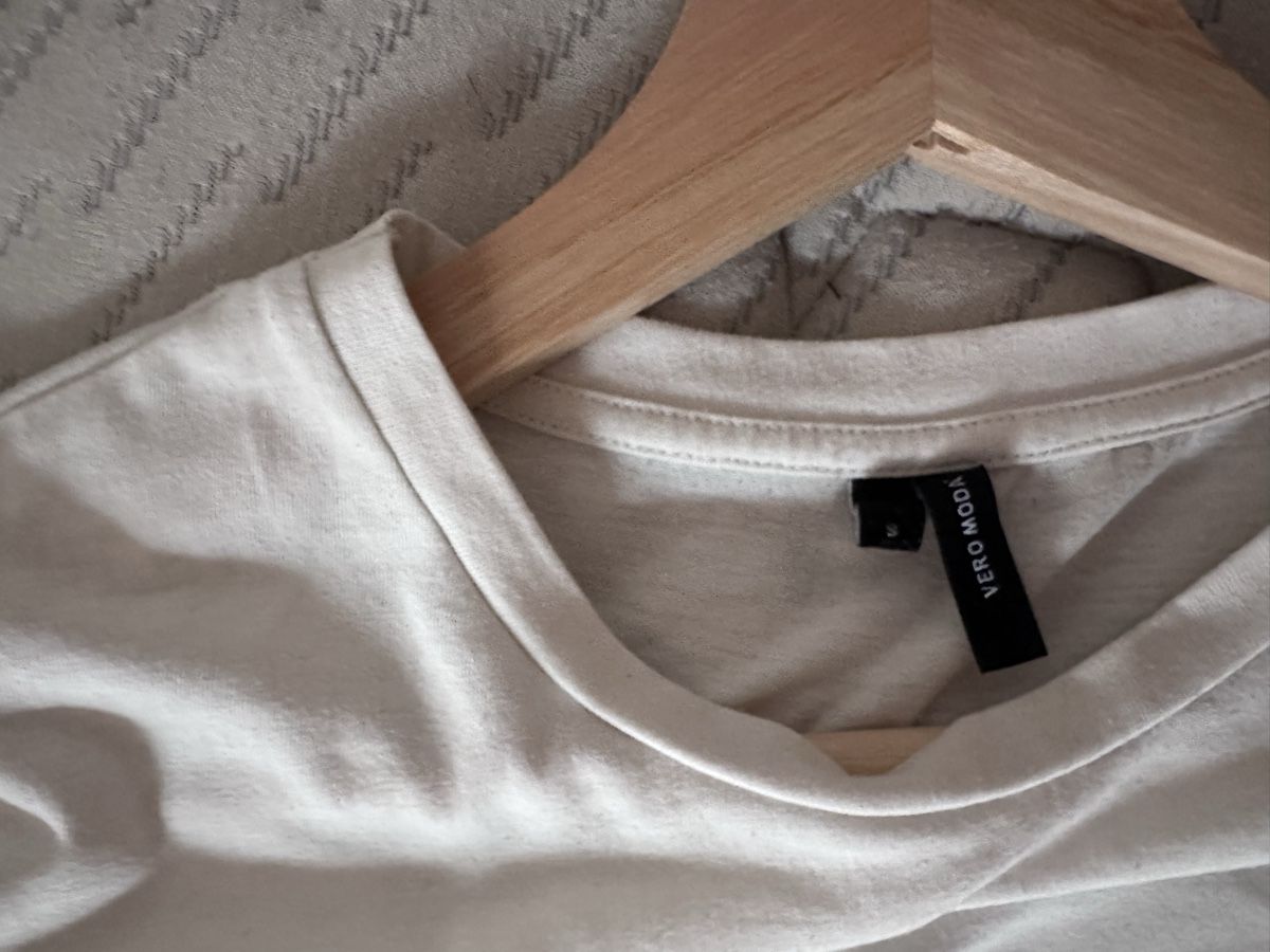 Vero Moda T-shirt: T-shirt VERO MODA blanc imprimé taille S  – Usato da Onex venduto da ale_5fgb 2