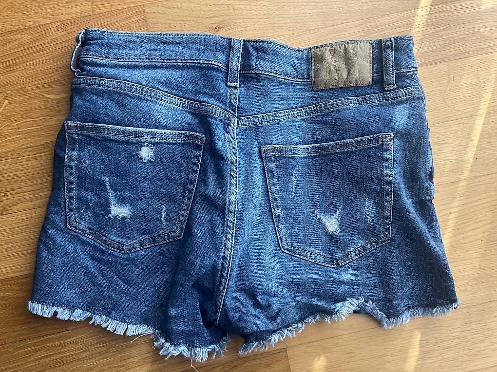 Jeans: Jeans Hotpants Gr. 38 – Usato da Gebenstorf venduto da pin_67yc 1