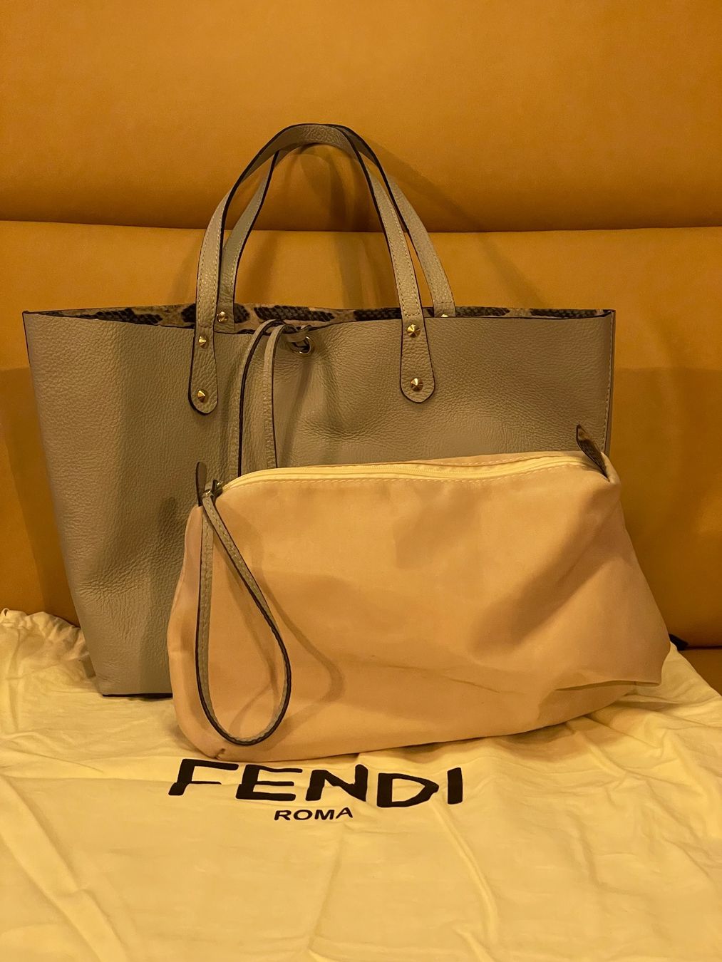 Fendi Borse da donna: FENDI Shopper / Tote Bag in Grey – Nuovo e nell'imballaggio originale da Corcelles NE venduto da gingerbrain 3