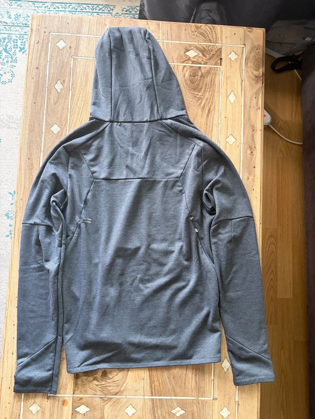 Maglioni & Felpe: Herren Hoodie grau Grösse M – Nuovo (secondo la descrizione) da Oberweningen venduto da Achille.3 3