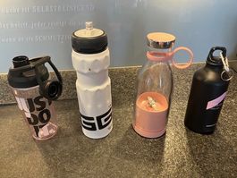 4 trinkflachen inkl. sigg-teil weiss-schwarz-rosé