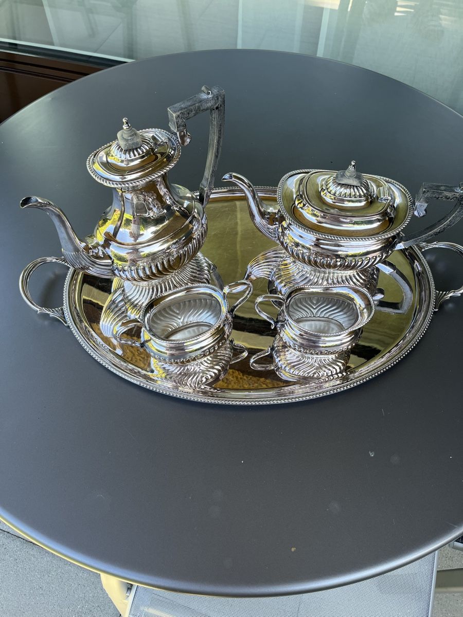Set di piatti: Teeservice versilbert England 4-teilig mit Tablett – Usato da Erlenbach ZH venduto da Peki50