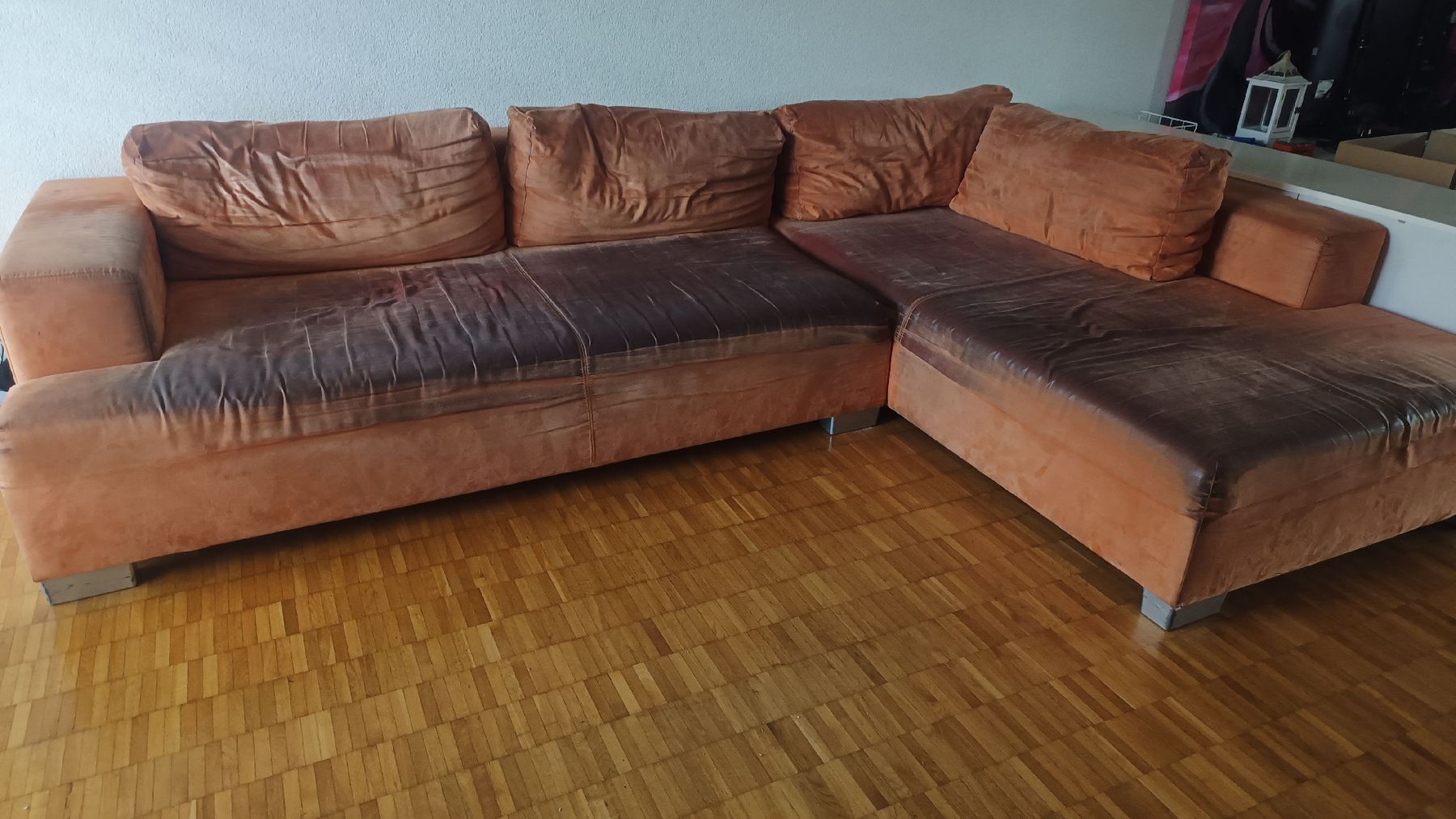 Conforama Sofas: Ecksofa orange mit Gebrauchsspuren GRATIS – Defekt aus Schlieren von Pangbuddie