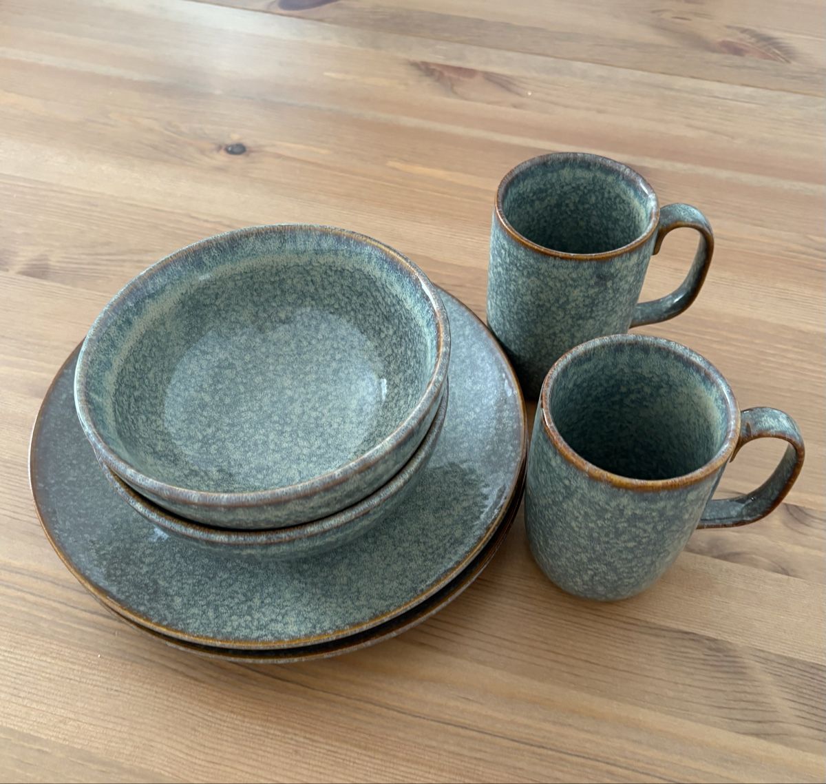 Manor Services de table: Ceramic tableware set 2 cups 2 bowls 2 plates green – D'occasion à Bellinzona par dan_m8pc