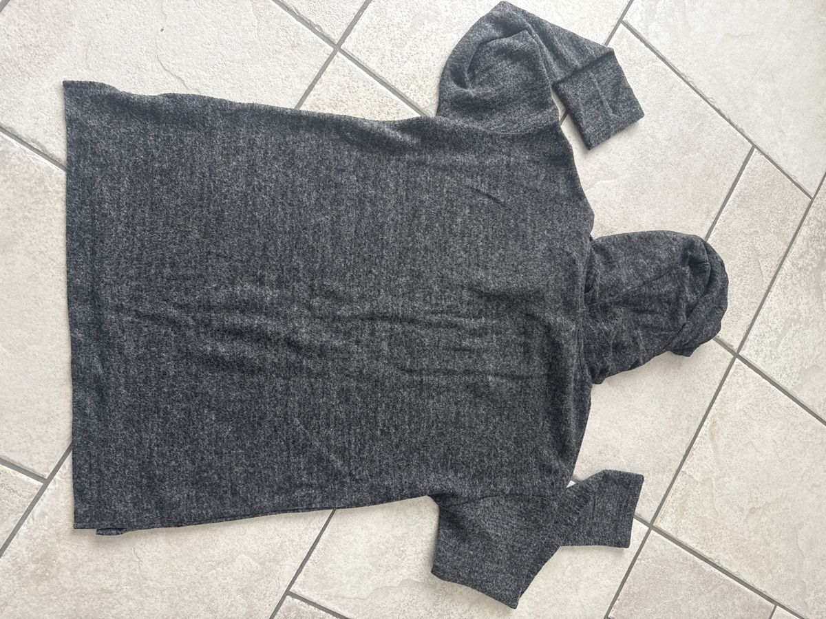 Pullover & Sweatshirts: Kapuzenpullover Gr.M – Gebraucht aus Waltenschwil von lina-04 4