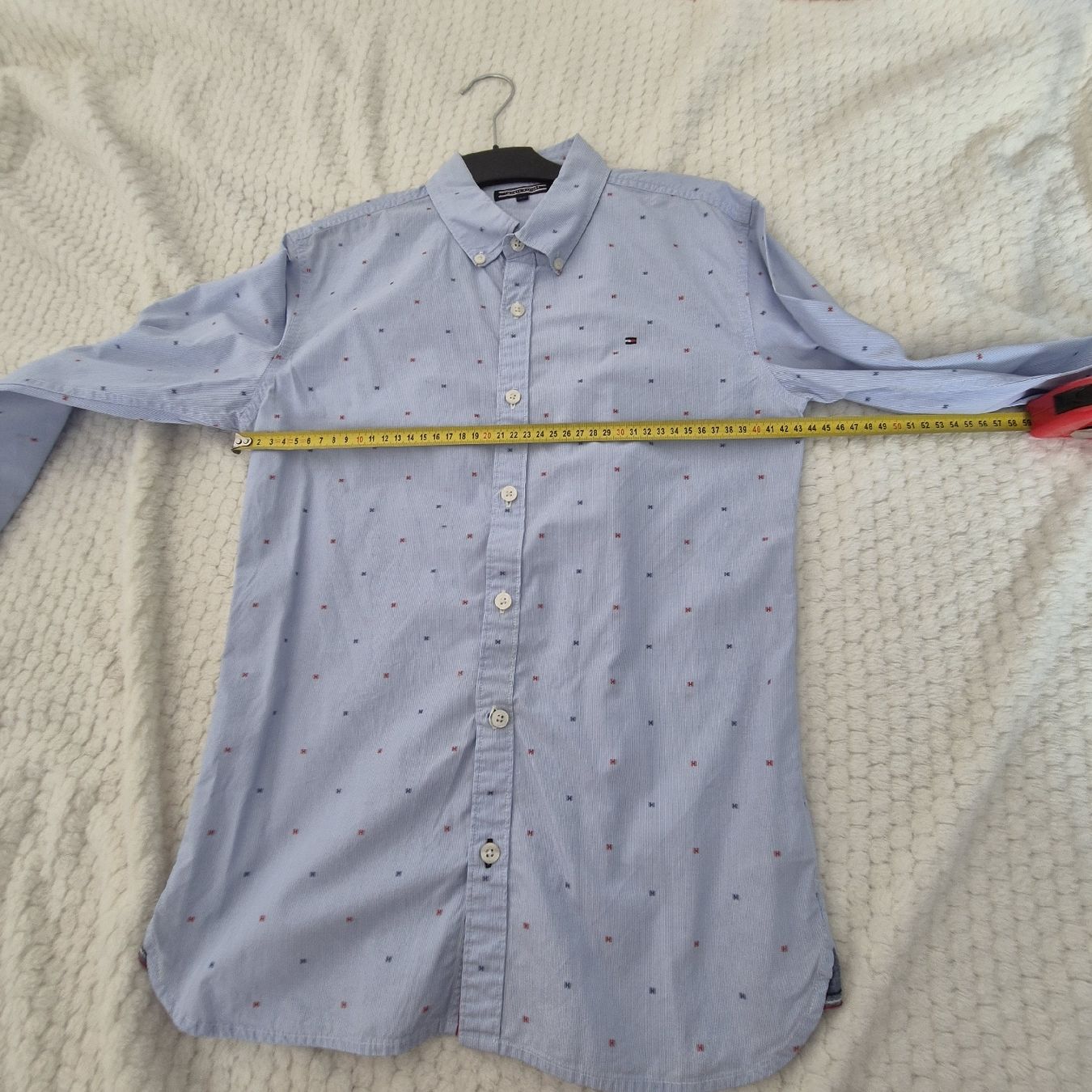 Tommy Hilfiger Blusen, T-Shirts & Tops: Hemdbluse Tommy Hilfiger hellblau Grösse 164 – Gebraucht aus Münchenstein von yes_l59n 1