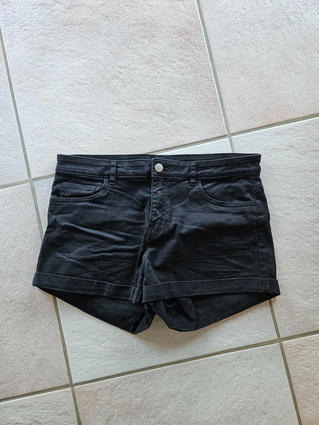 Pantaloni: Short noir taille L – Usato da Vétroz venduto da sas_yln5