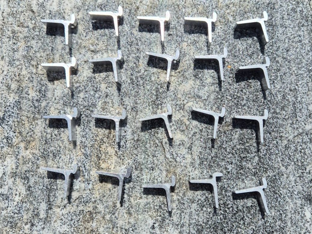 Armadi: Tablarträger für Stellschienen TORBEL – Nuovo (secondo la descrizione) da Rüttenen venduto da Mushorn