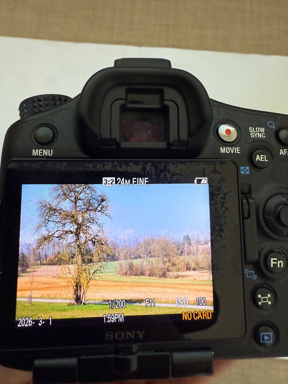 Sony Fotocamera: Sony Alpha 77 Kamera + 2 Objektive + Ladegerät + Akku – Usato da Zürich venduto da pnp_jz9v 4