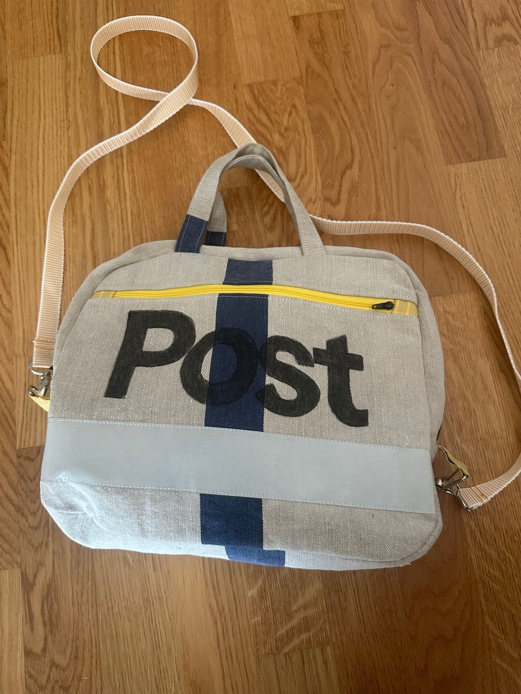 Borse: Upcycling-Tasche aus ehemaligen Post-Materialien – Nuovo (secondo la descrizione) da Oberentfelden venduto da feschli89