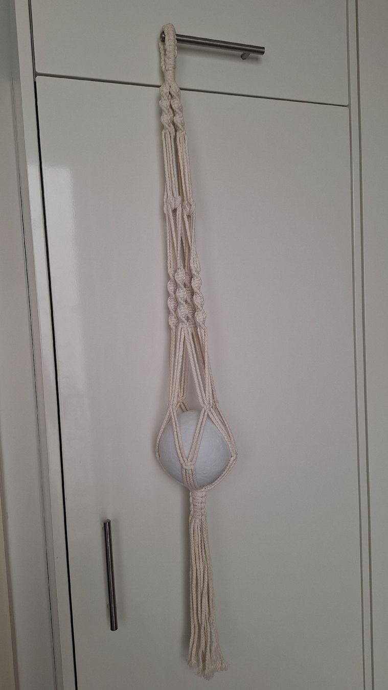Alle Dekorationen: Makramee Pflanzenhänger / Deko-Hänger im Boho-Stil – Gebraucht aus Basel von Nathania 3
