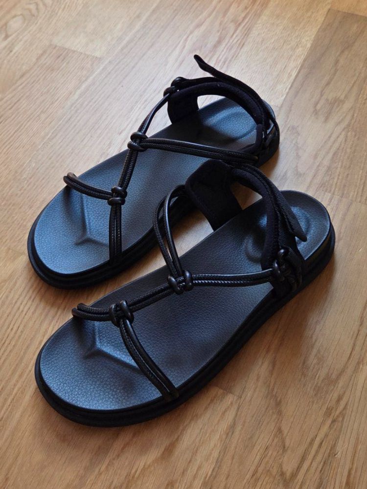 Damenschuhe: Uniqlo Sandalen – Gebraucht aus Thun von angerber 1
