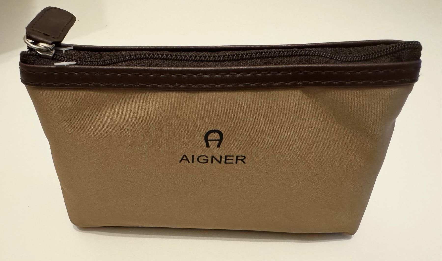 Custodie per cosmetici: QATAR AIRWAYS Business Class Amenity Kit – Nuovo e nell'imballaggio originale da Genève venduto da Murmurs 1