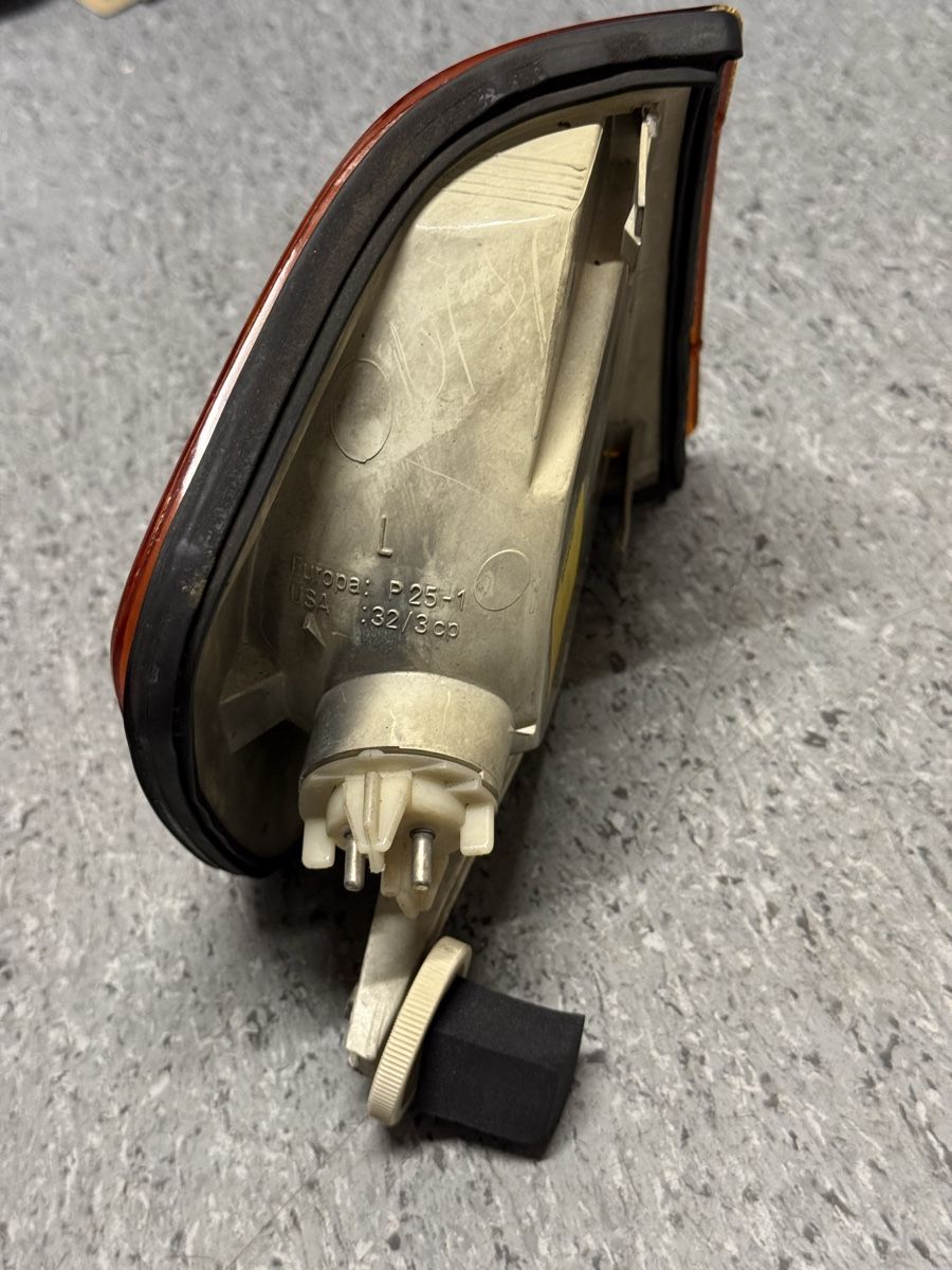 Mercedes-Benz Phares: Front Left Indicator Mercedes S-Class W126 / C126 SEC – D'occasion à Rickenbach LU par Lauritz76 6