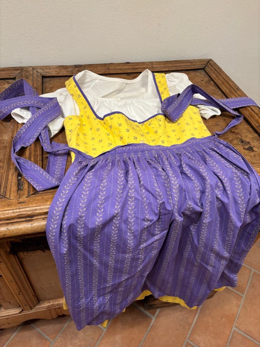 Vestiti: Dirndl aus Österreich Marke Wenger – Usato da Davos Frauenkirch venduto da p.lugnan 1