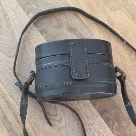 Leder  Tasche rund Oval  Vintage schwarz mit Trageriemen 
