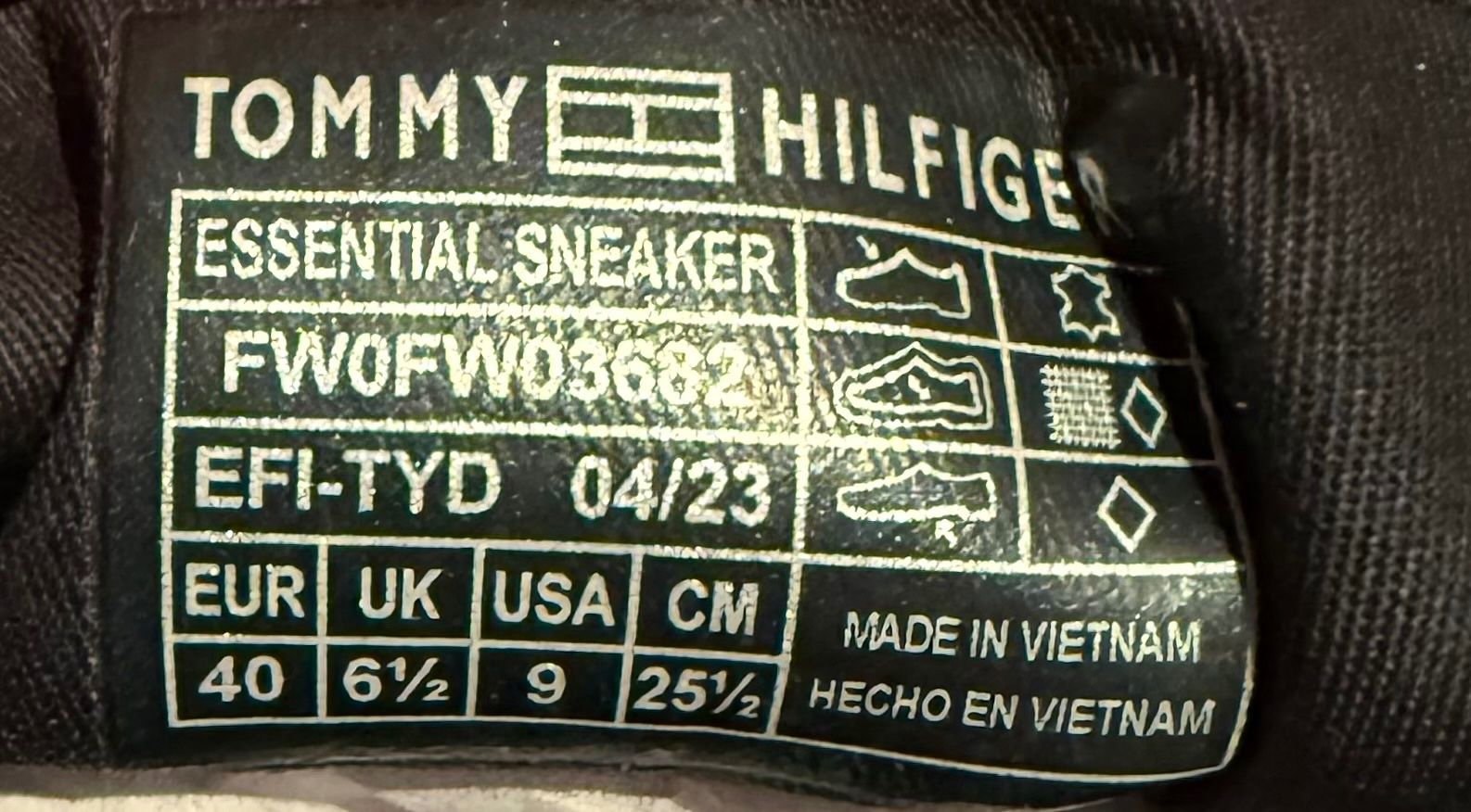 Tommy Hilfiger Scarpe da donna: Tommy Hilfiger, Essential, Sneaker low, Grösse 40 – Nuovo (secondo la descrizione) da Niederweningen venduto da baghirac 8