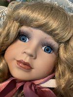 Edle Porzellan-Sammlerpuppe „Court of Dolls“ – limitiert 94/