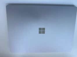 Top Surface Laptop i5, 8 GB/ SSD 256 GB, Silber