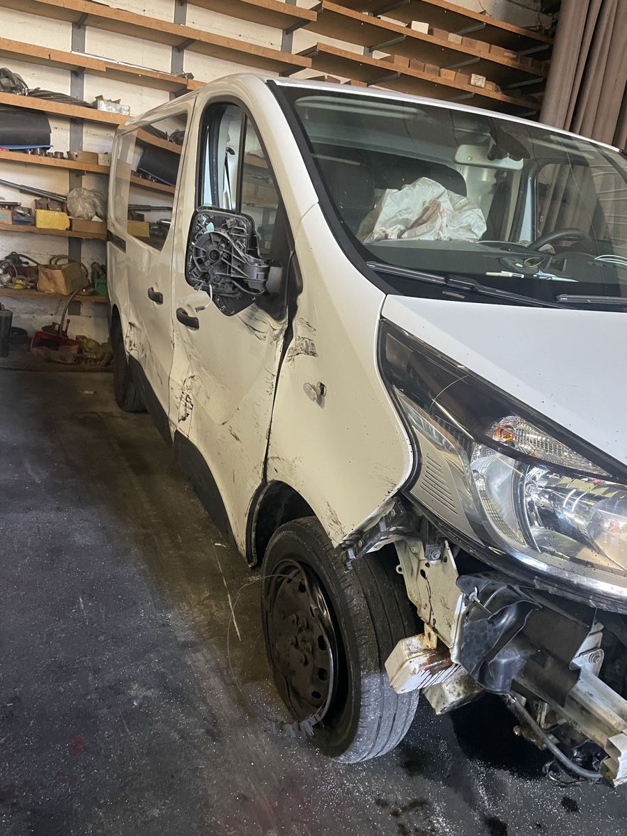 Renault Veicoli commerciali: Unfallwagen Renault Traffic, Diesel  – Difettoso da Zürich venduto da Touch_and_Touch 4