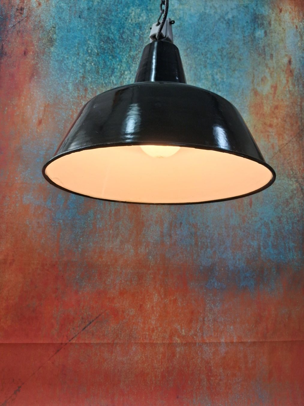 Lampen: Restaurierte Emaille Industrie Lampe – Gebraucht aus Winterthur von lampenretter