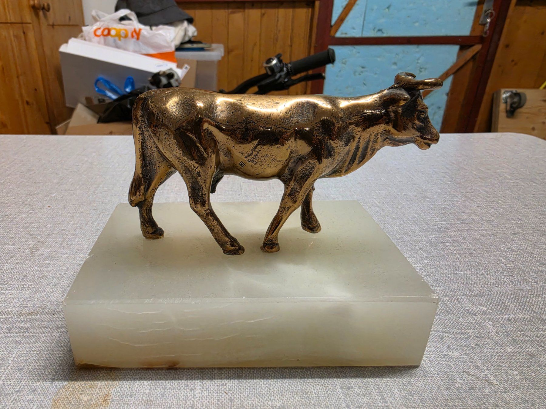 Statuette: Statuette de vache en bronze sur bloc d'agate – Usato da Haute-Nendaz venduto da Bart84