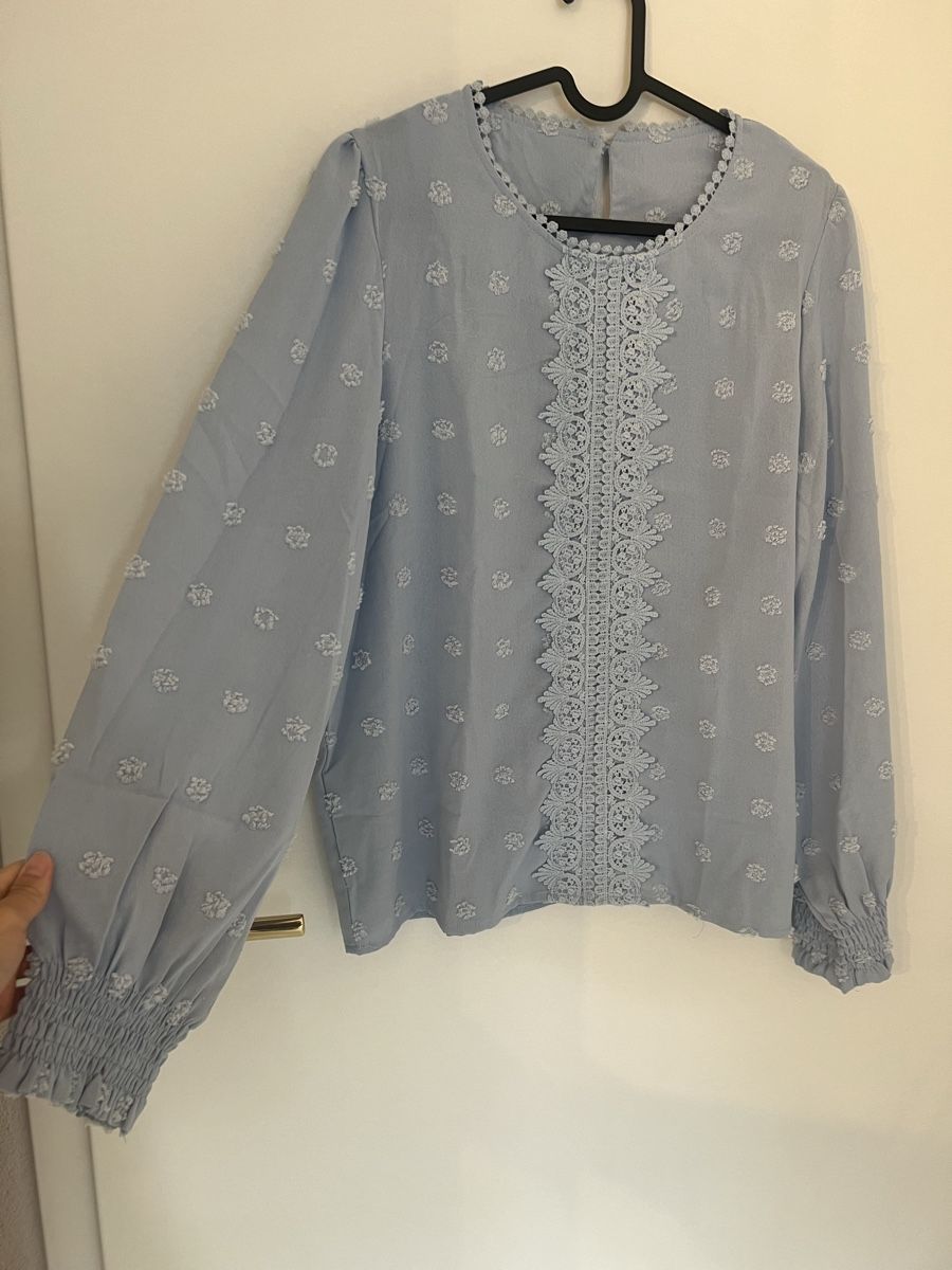 Camicette: Damen Langarmbluse hellblau mit Spitze – Usato da Zürich venduto da R1908 2
