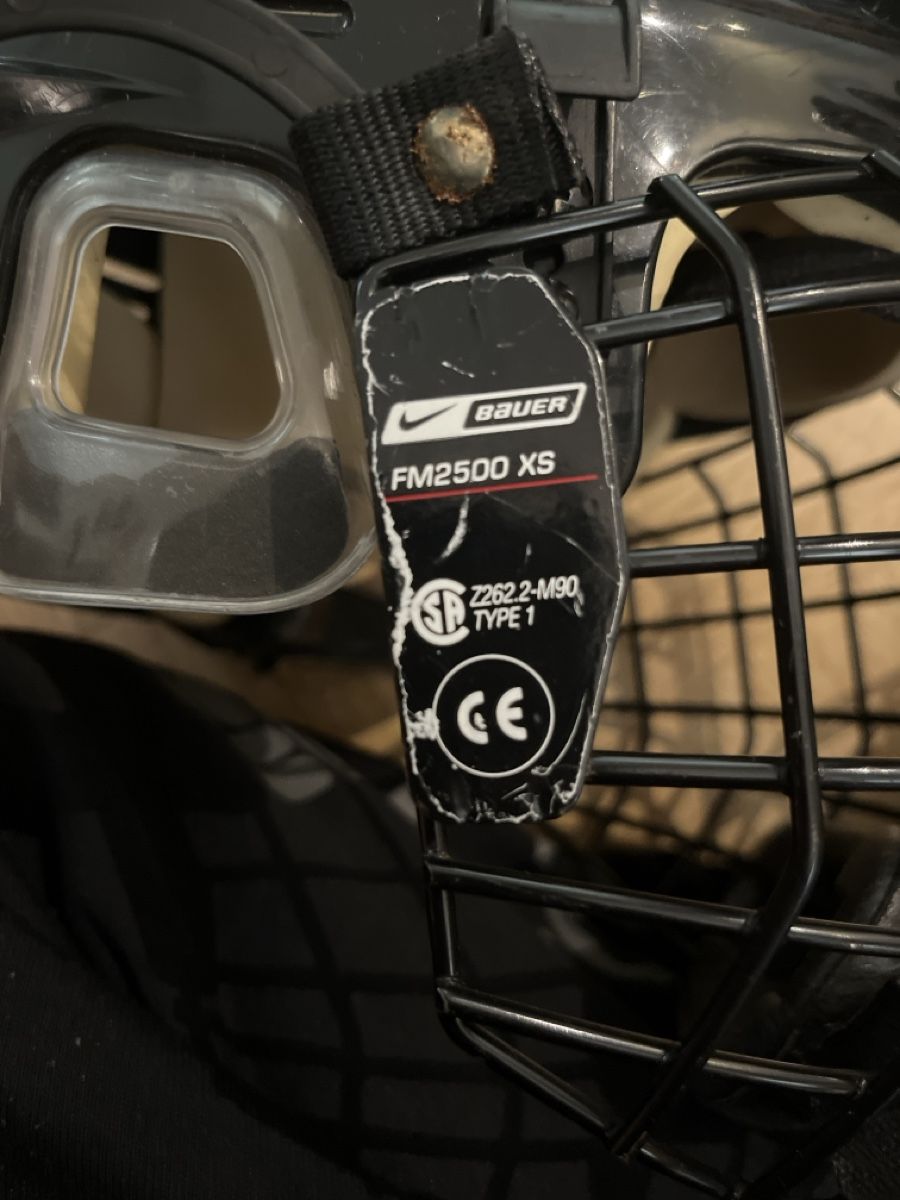 Helme: Eishockeyhelme Bauer  Kinder – Gebraucht aus Amriswil von  2